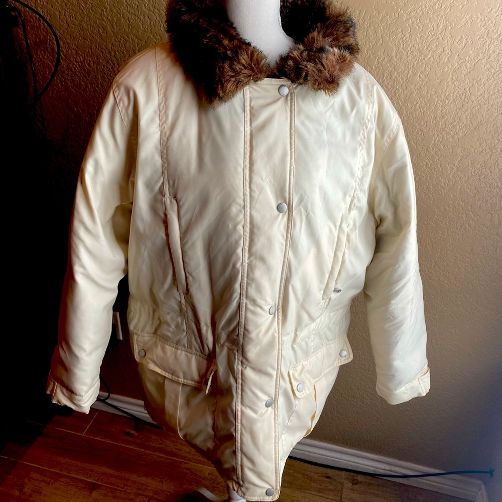Ralph Lauren women’s ski jacket size L cream color